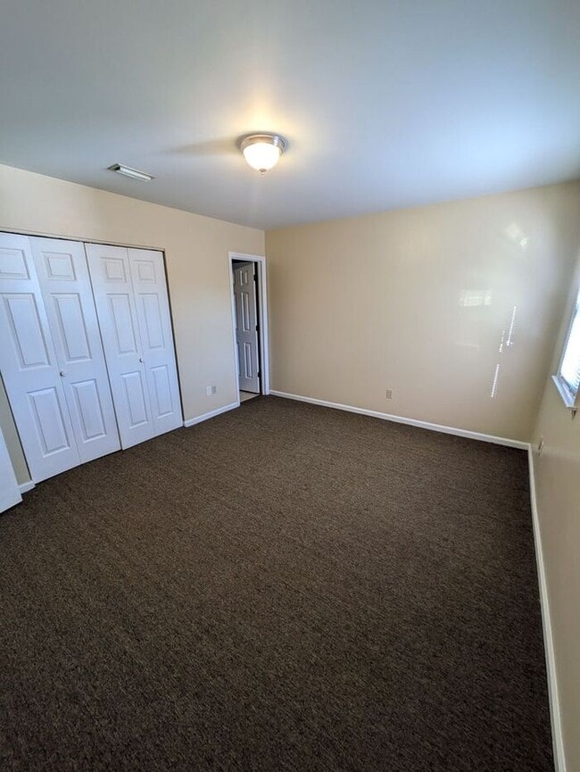 Building Photo - 2BD/2BA Condo Available Now in Hickory