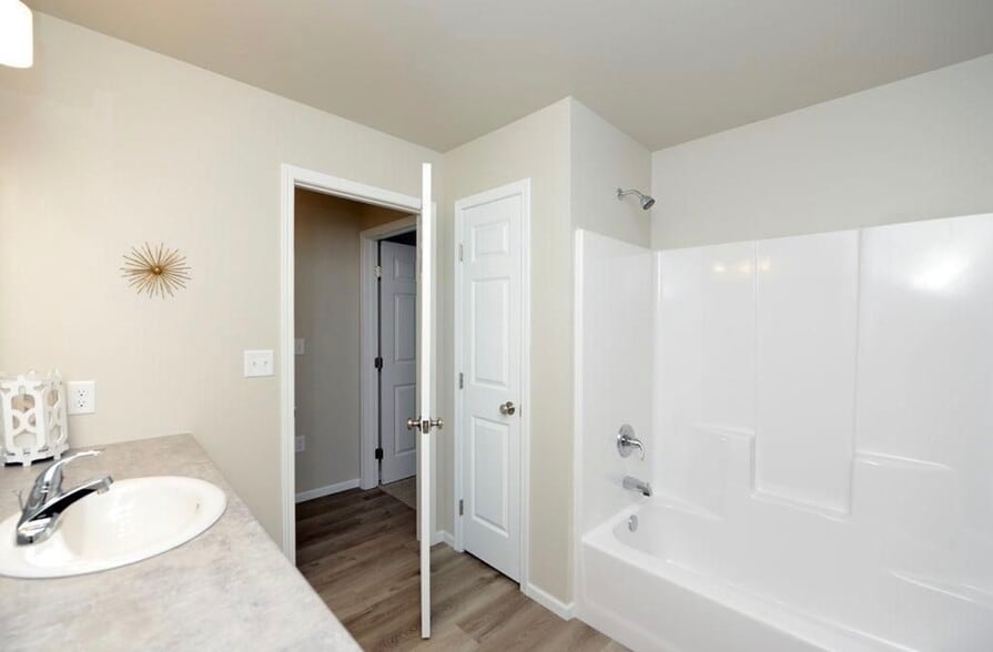 Building Photo - 705 10th Ave N