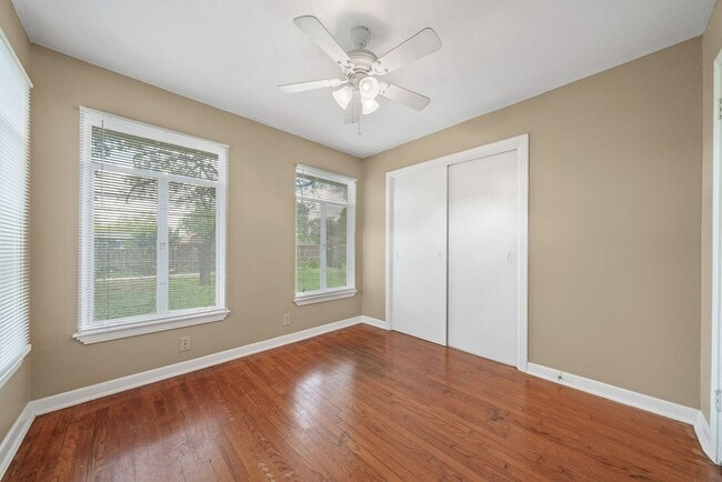 Building Photo - 3 Bedroom/1 Bathroom Ridgeview Subdivision