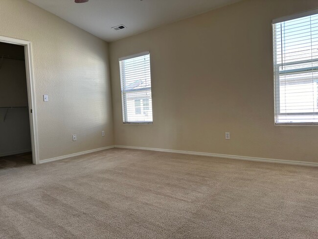 Building Photo - 10570 Country Park Point