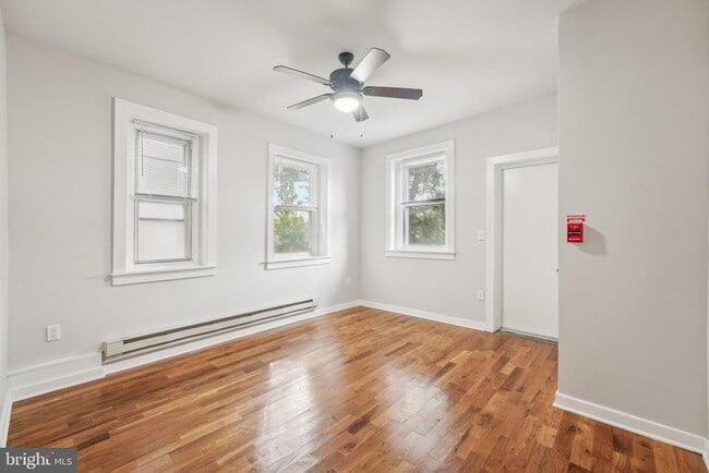 Building Photo - 4300 Chestnut St