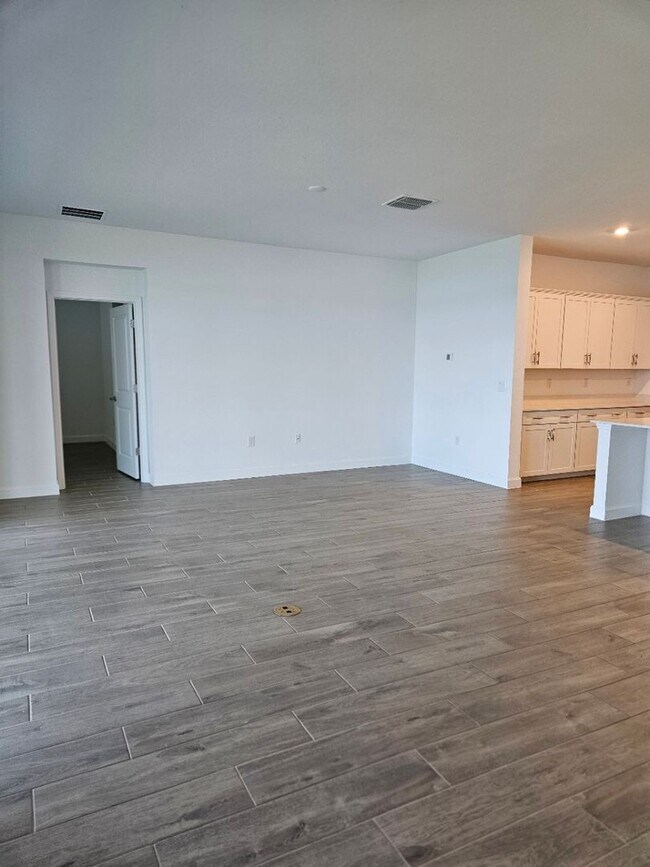 Building Photo - 8116 Shr Lk Dr