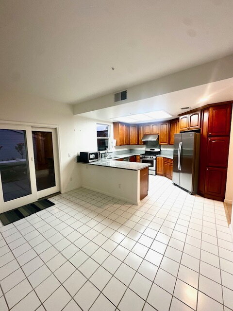 Building Photo - 313 Village Cir