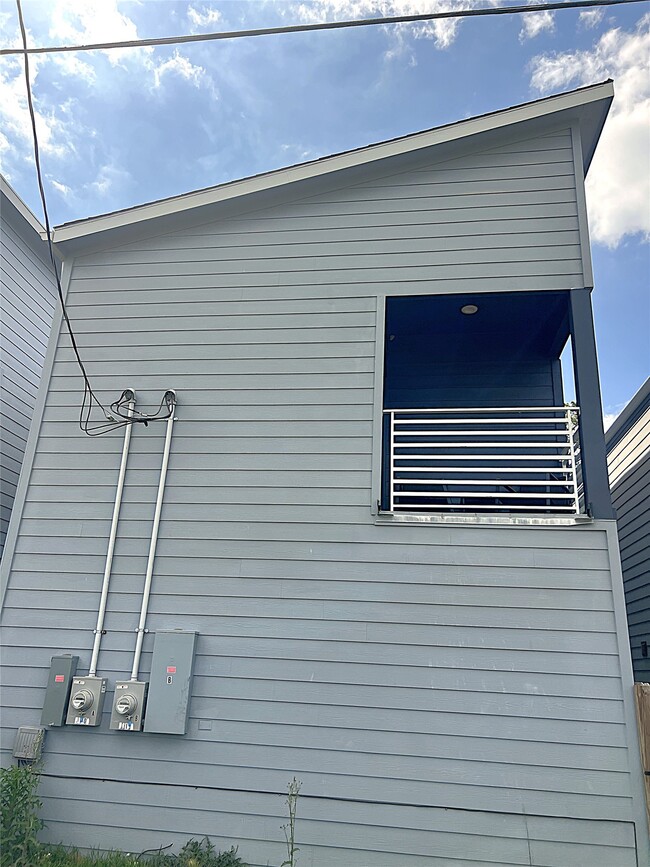 Building Photo - 19106 Sears Dr