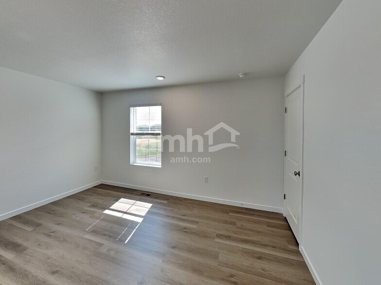 Building Photo - 26112 E Calhoun Pl