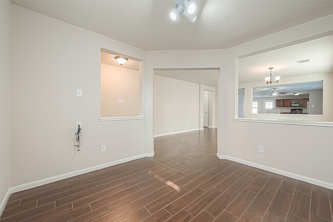 Building Photo - 7814 Crestbrook Manor Ln