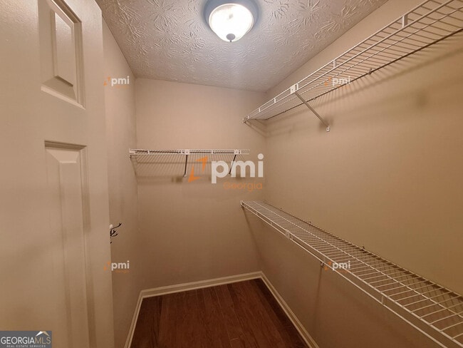 Building Photo - 160 Braelinn Courts