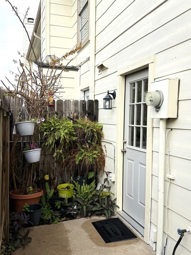 Building Photo - 14331 Still Meadow Dr