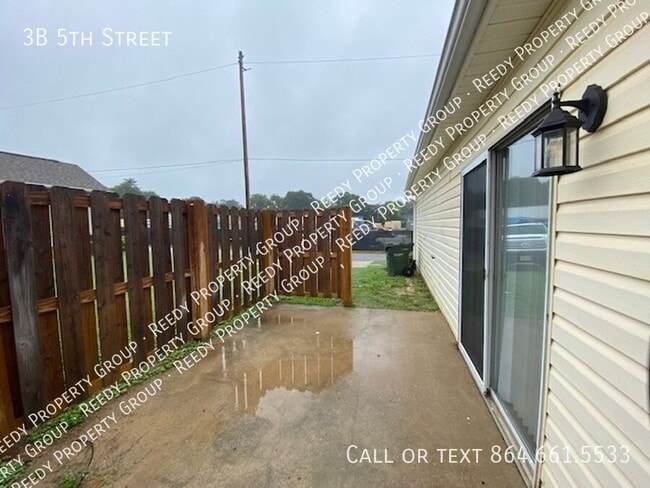 Building Photo - 3 5th St