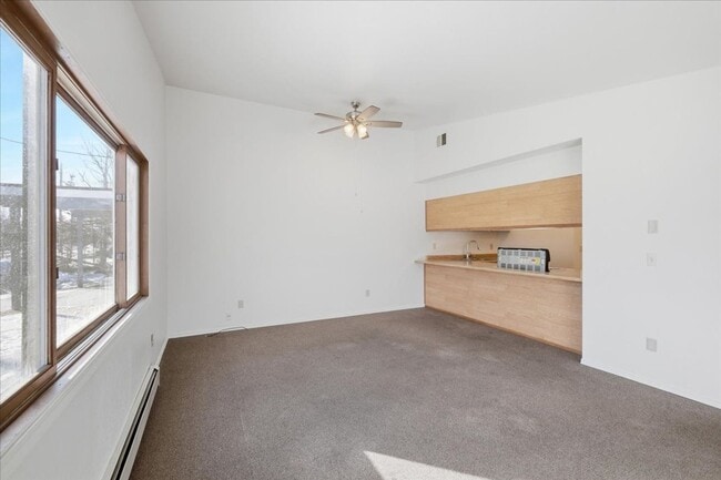 Building Photo - 900 N Wesglenn Cir