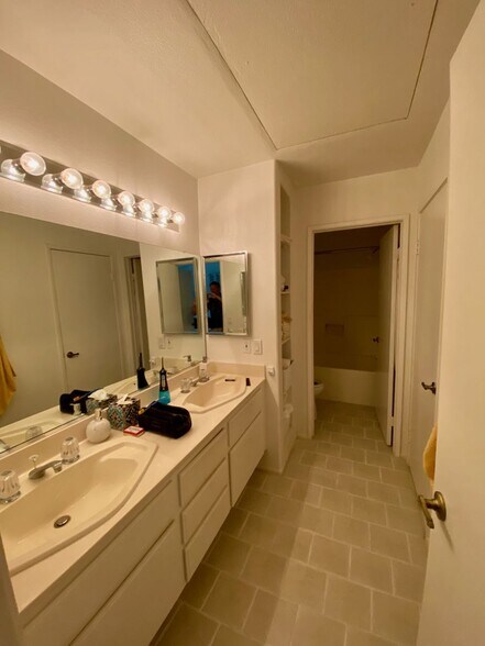 Building Photo - 124 Alicante Aisle