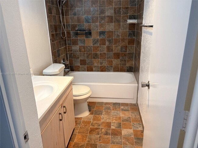Building Photo - 4172 Inverrary Dr