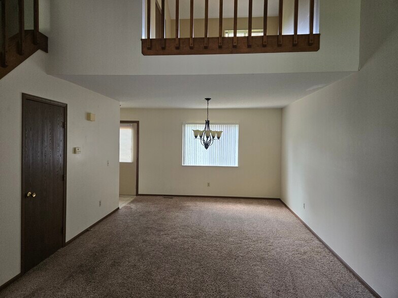 Building Photo - 6955 Dorr St