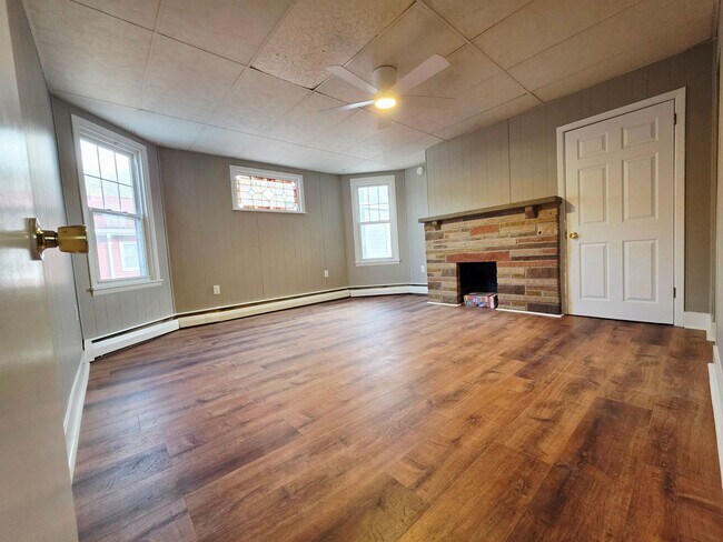 Building Photo - 20 Walnut St