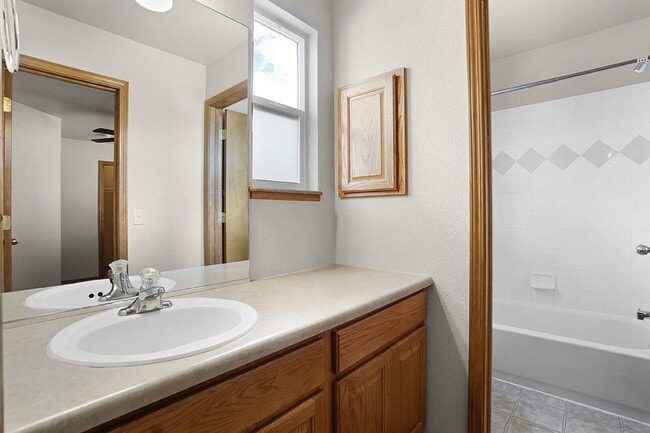 Building Photo - Move-In Ready 3-Bedroom Two-Story in Power...