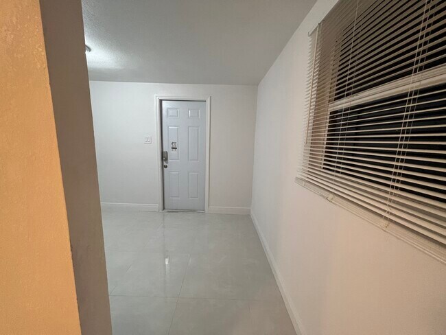 Building Photo - 1300 NE 47th Ct