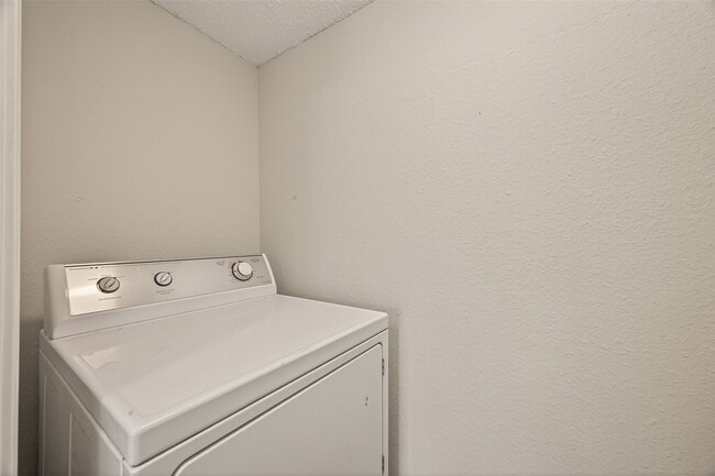 Building Photo - 8483 Sands Point Dr