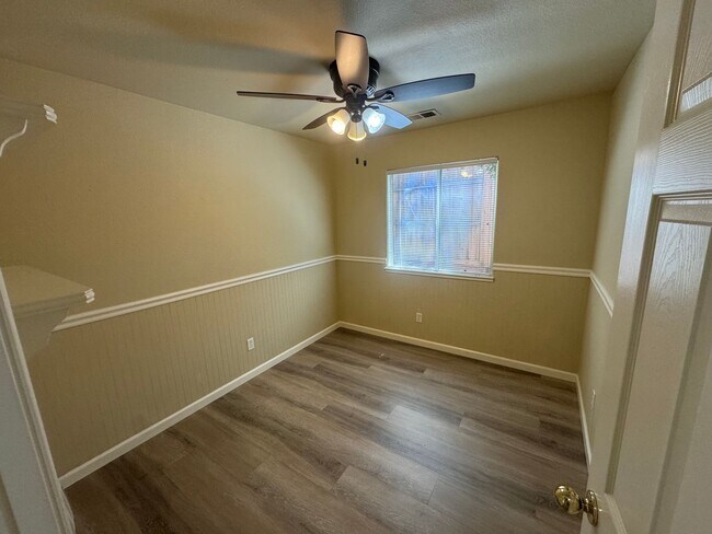 Building Photo - 3 bed / 2 Bath | West Roseville Home Avail...