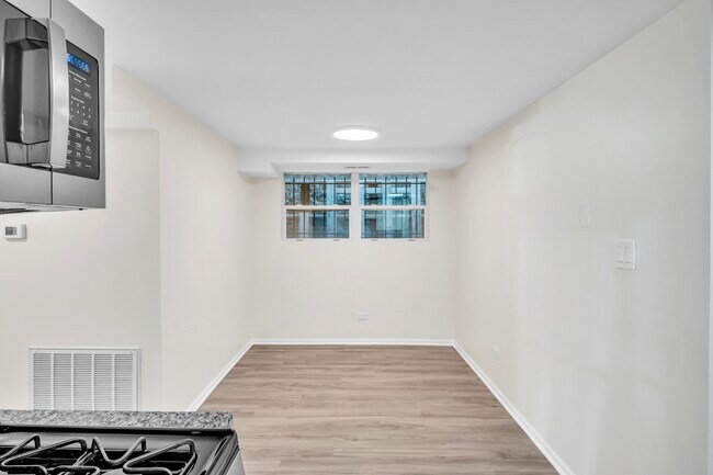 Building Photo - 2023 W Superior St