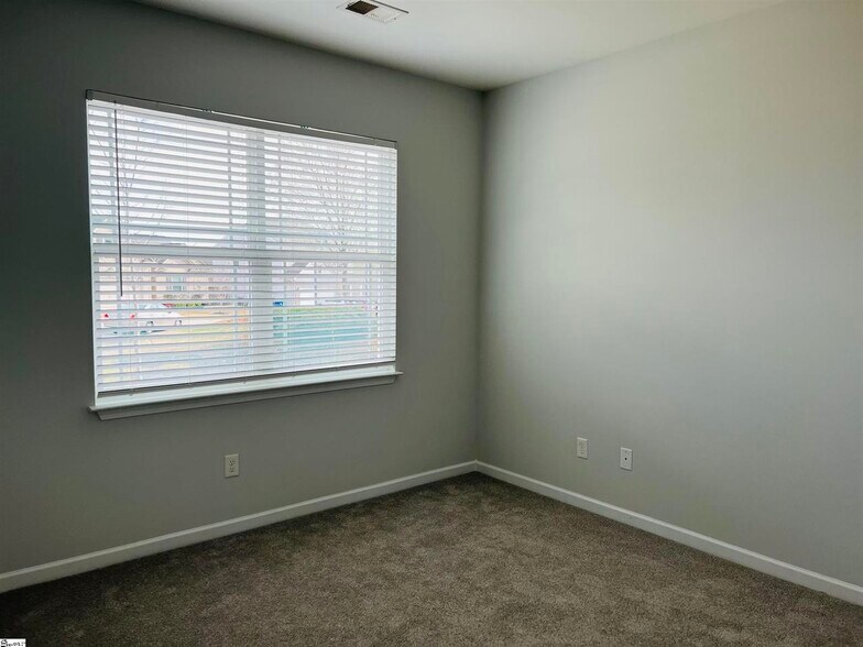 Building Photo - 205 Talisker Way