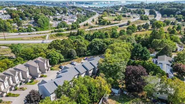 Building Photo - 19 Hawthorne Dr