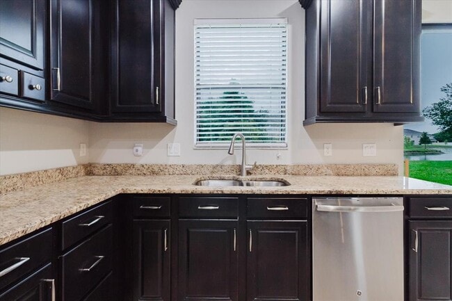 Building Photo - 1389 Heritage Landings Dr