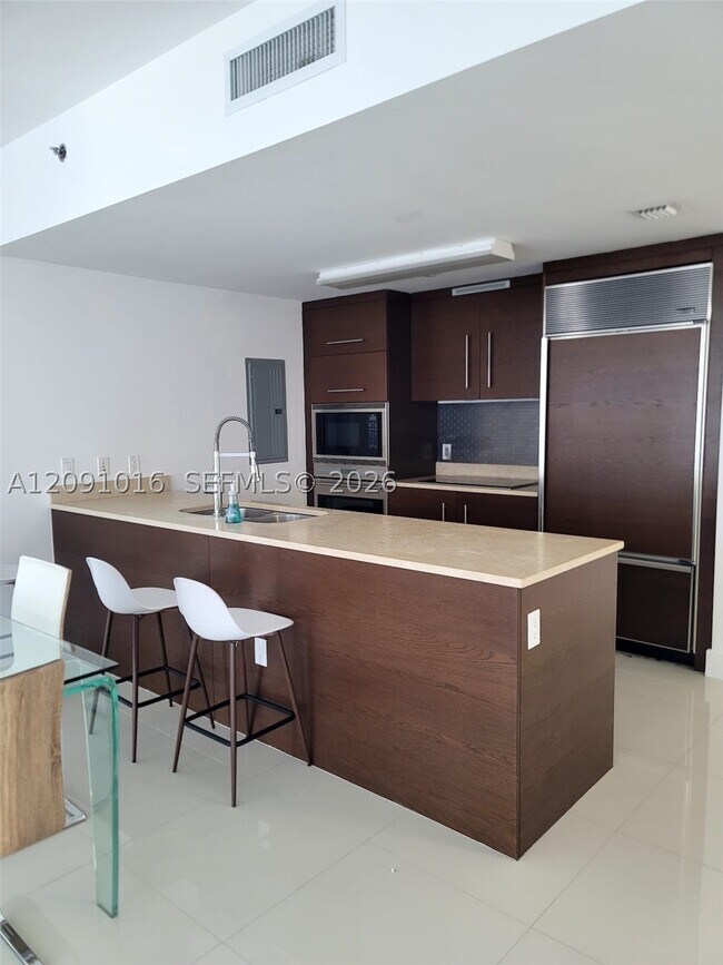 Building Photo - 475 Brickell Ave