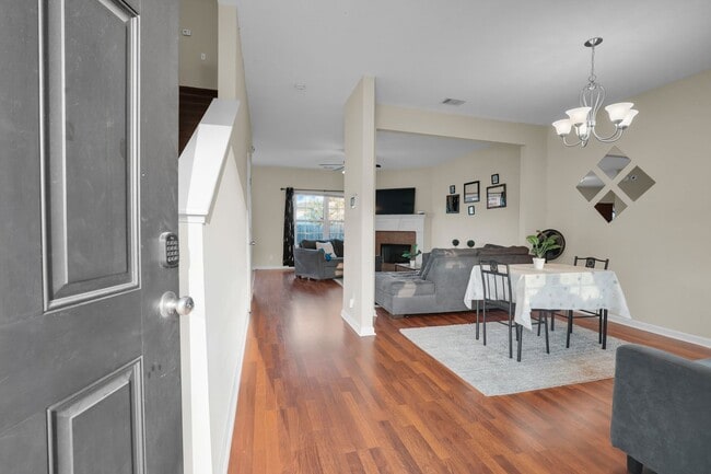 Building Photo - Like New Home for Rent in Hinesville!