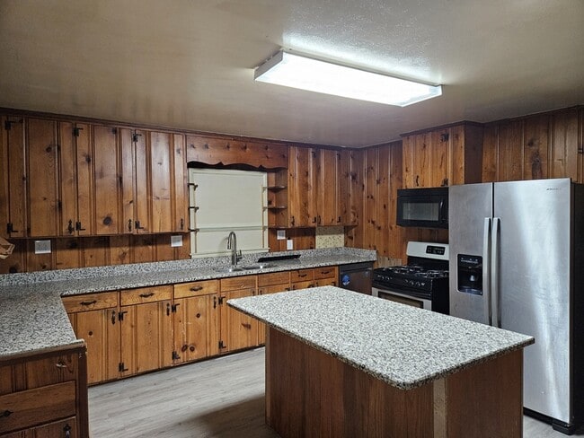 Building Photo - 1737 Ireland Dr
