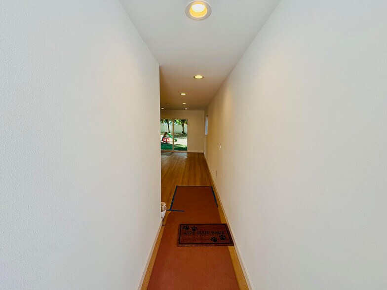 Building Photo - 14758 Lemay St