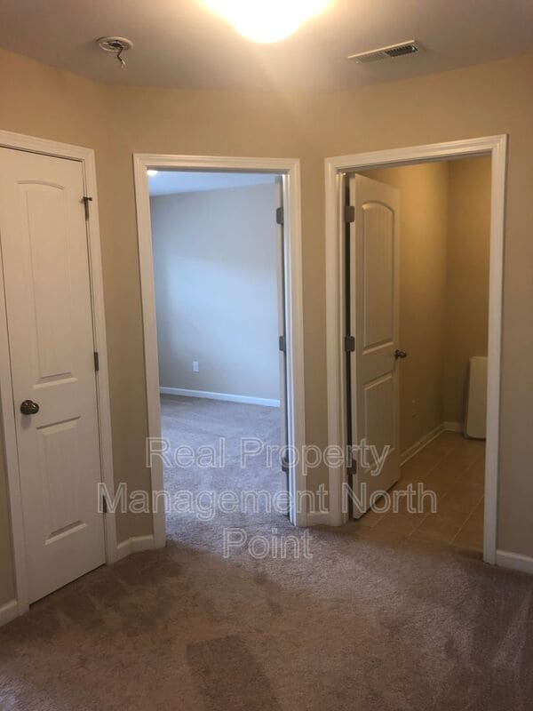 Building Photo - 1175 Hampton Oaks Dr
