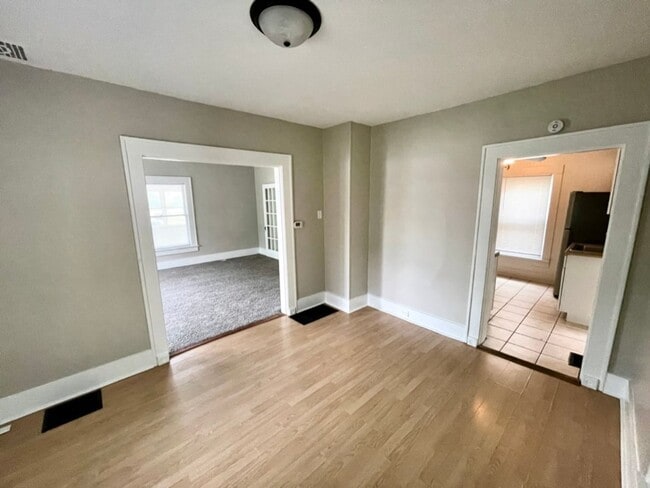 Building Photo - Spacious 3Bd; 1Ba Single Family Home