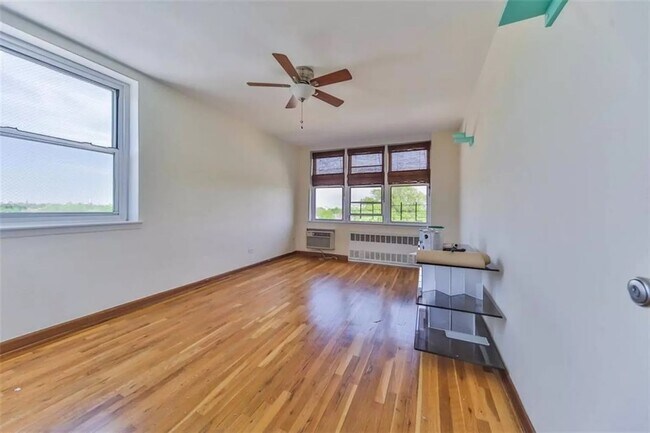 Building Photo - 1801 Ocean Ave