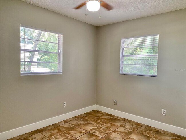 Building Photo - 127 S Bulova Dr