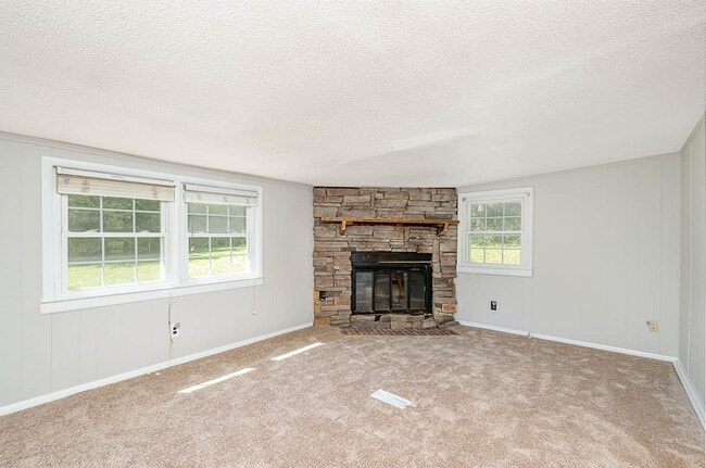 Building Photo - Charming 3BD, 2BA Raleigh Home on a Large ...