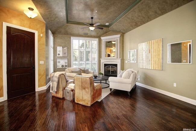 Building Photo - Absolutely Stunning Home in Fabulous Pavil...