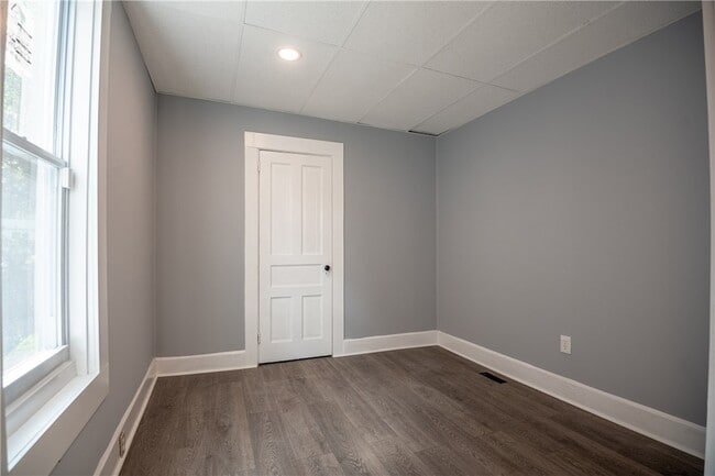 Building Photo - 780 S Irvine Ave