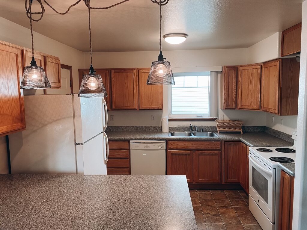 Building Photo - 1009 W 29th Pl