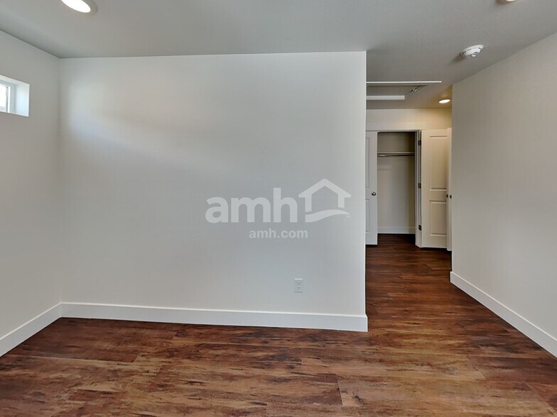 Building Photo - 11553 W Mesquite St