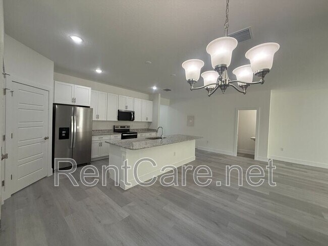 Building Photo - 10034 N Darwin Way