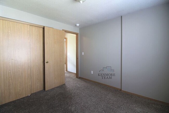 Building Photo - 8708 Overland Ct