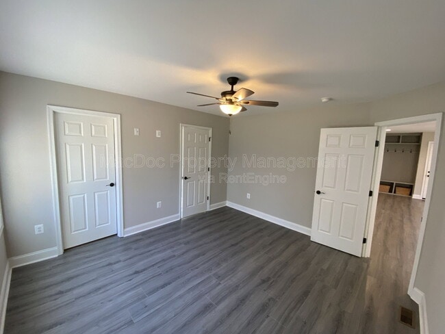 Building Photo - 77 Lakeview Dr