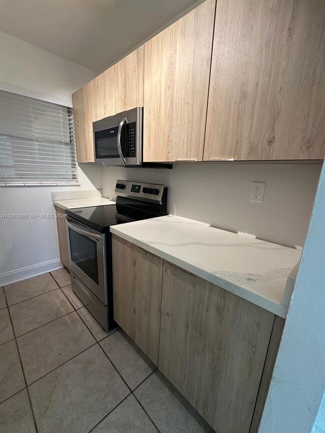 Building Photo - 2008 Jackson St