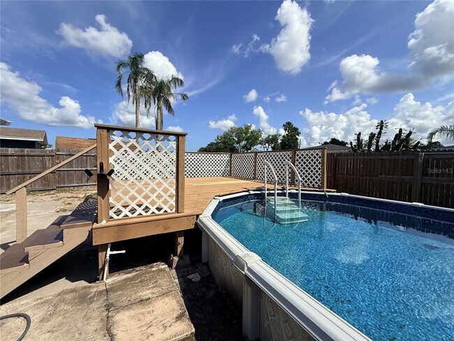 Building Photo - 8437 Luray Dr