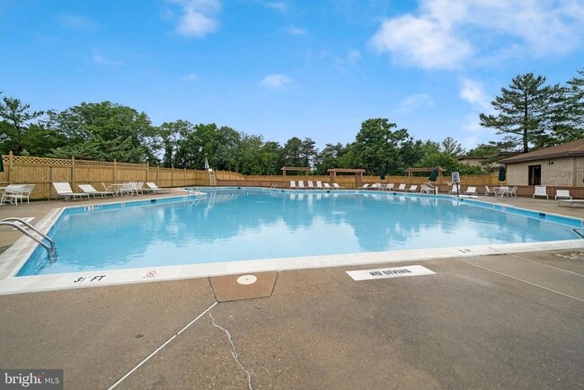 Building Photo - 6934 Hanover Pkwy