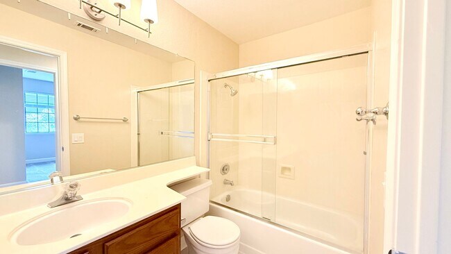 Building Photo - 1100 Sunshine Cir