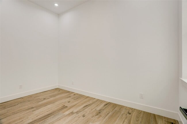 Building Photo - 6814 Hartland St