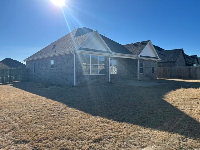 Building Photo - Available Now! Modern 3-Bedroom, 2-Bathroom Home in Legendary Subdivision near Shaw Elementary