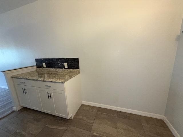 Building Photo - 2180 Country Club Dr