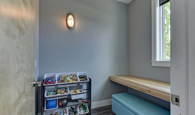 Building Photo - Luxury Downtown Condo!!